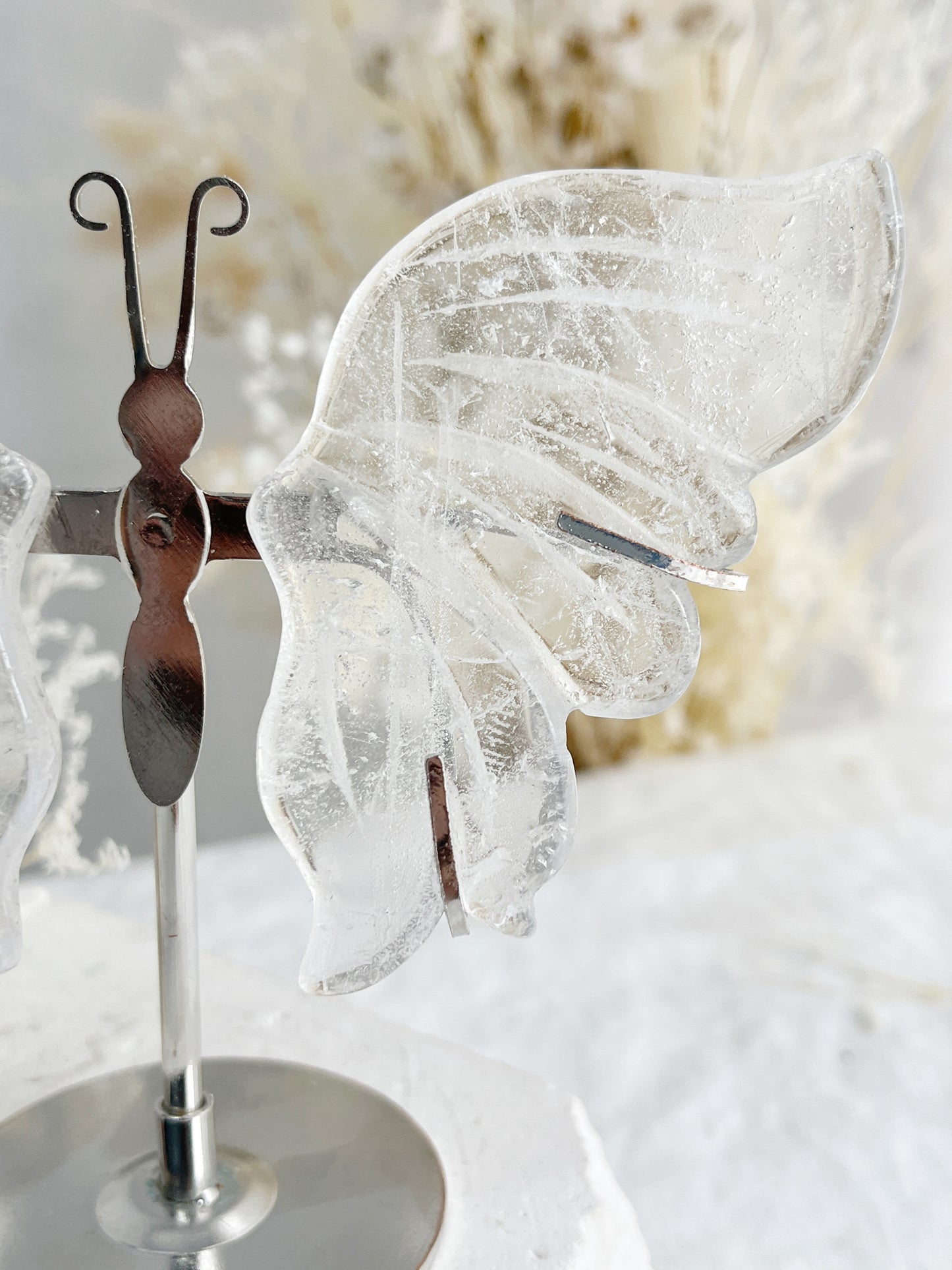 CLEAR QUARTZ WINGS ON STAND || 31837