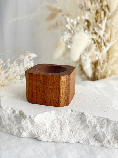 WOODEN PILLAR SPHERE STAND || DARK