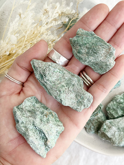 FUCHSITE ROUGH || 31028
