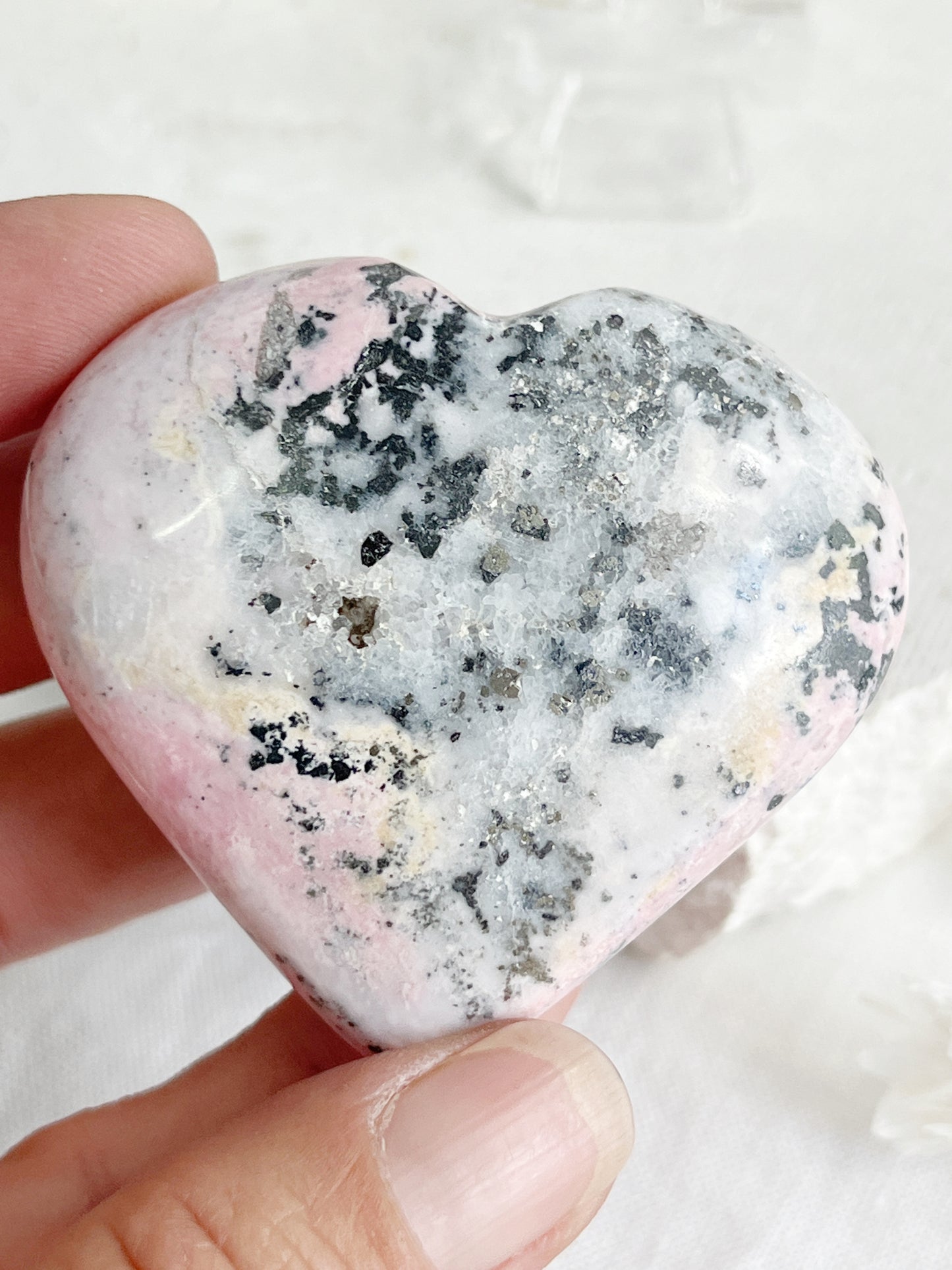 PERUVIAN RHODONITE HEART || 31309