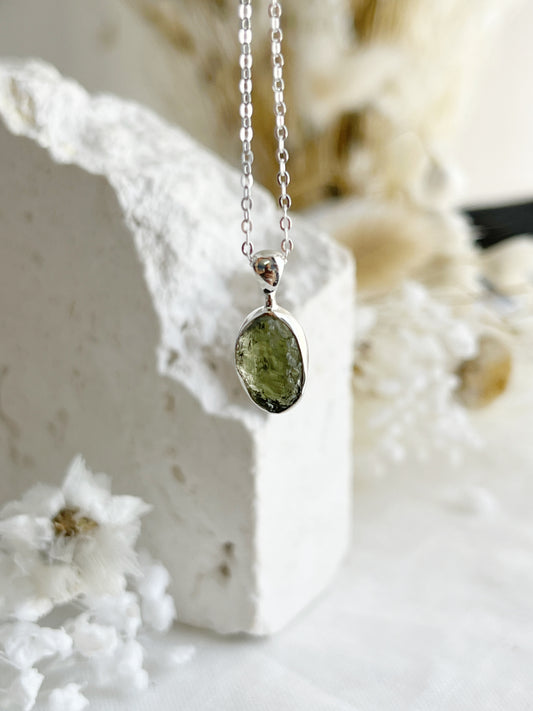 MOLDAVITE NECKLACE || 31137