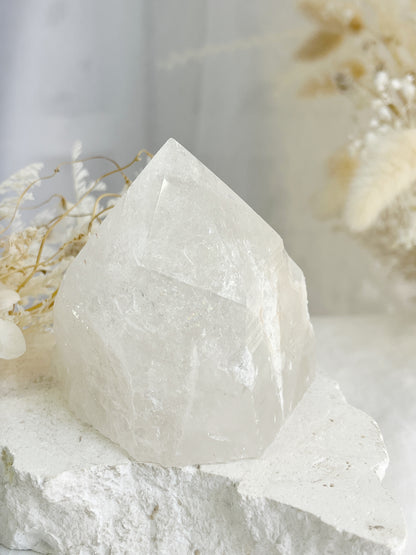 CLEAR QUARTZ TOP POLISHED ROUGH POINT || 31021