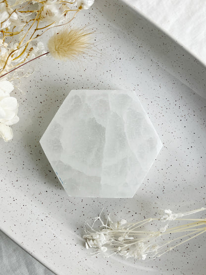 SHAPED SATIN SPAR SELENITE CLEANSING + CHARGING PLATE || 6CM