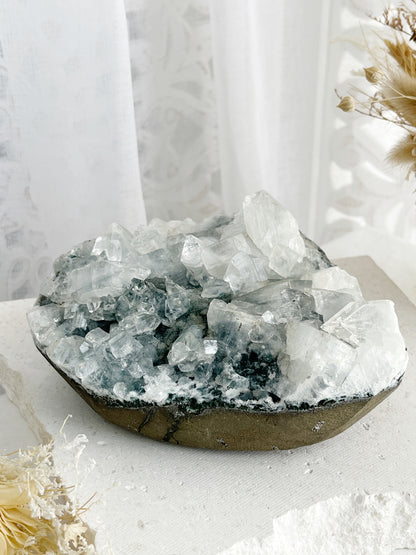 APOPHYLLITE + CHALCEDONY CLUSTER || 20820