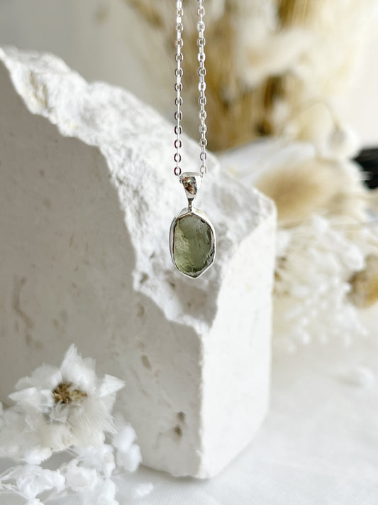 MOLDAVITE NECKLACE || 31136