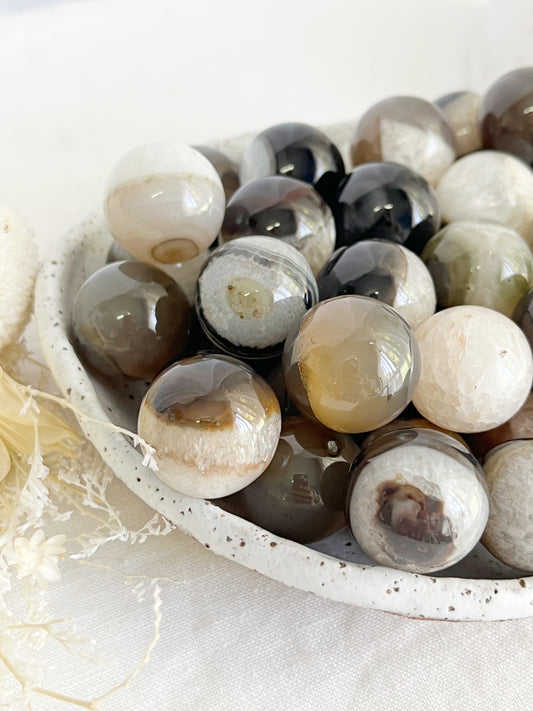 AGATE MINI SPHERE APPROX 2CM, STONED AND SAGED AUSTRALIA