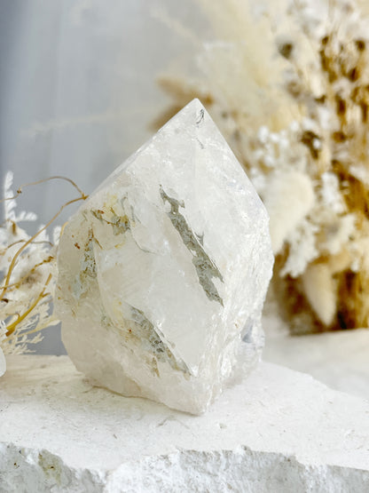 CLEAR QUARTZ TOP POLISHED ROUGH POINT || 31024