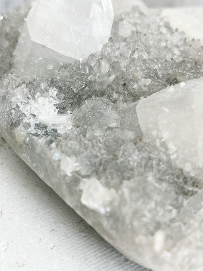 APOPHYLLITE, STILBITE + CHALCEDONY CLUSTER || 20821