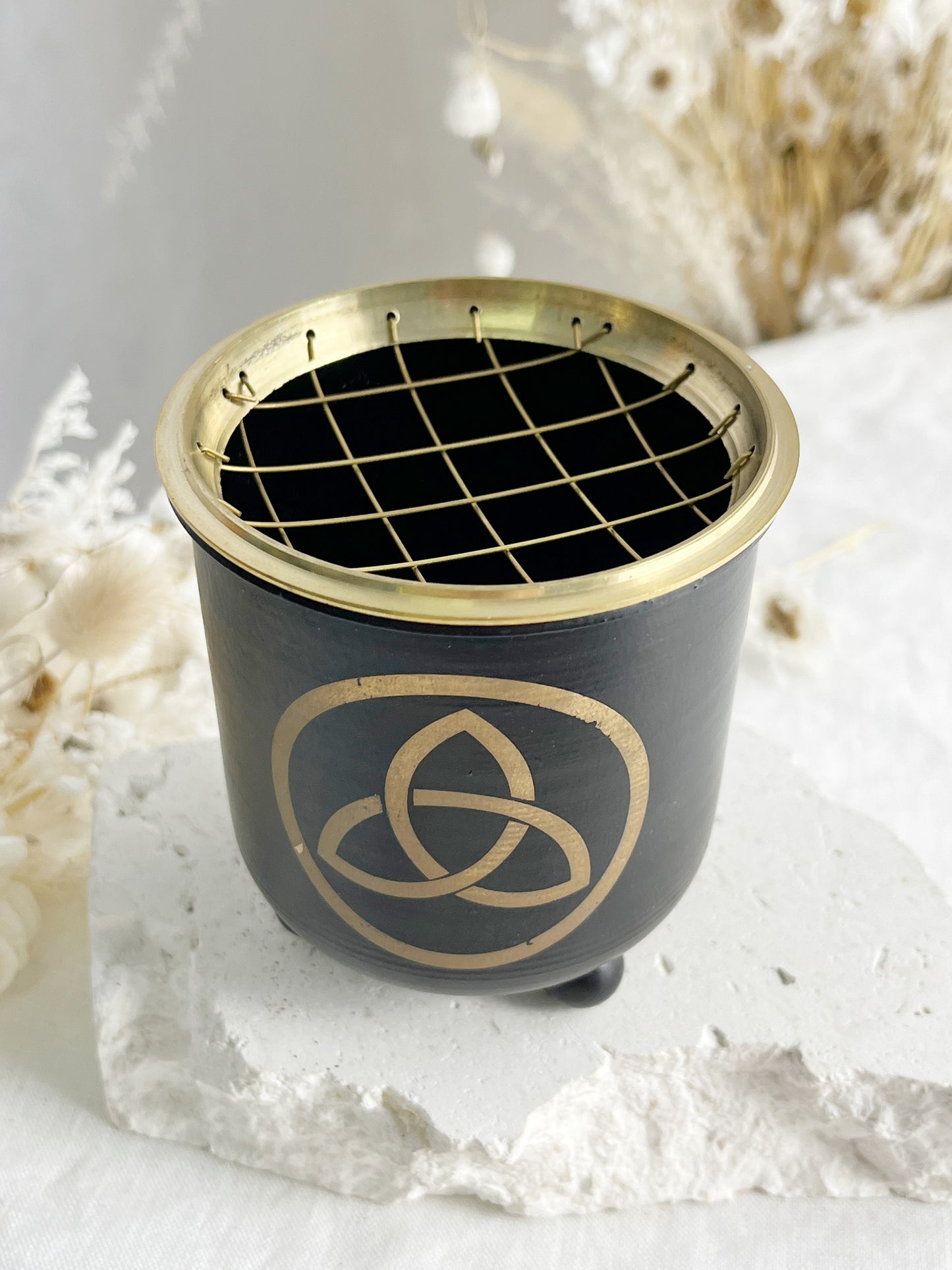 BLACK + GOLD CHARCOAL BURNER CUP || TRIQUETRA 31336