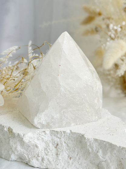 CLEAR QUARTZ TOP POLISHED ROUGH POINT || 31021