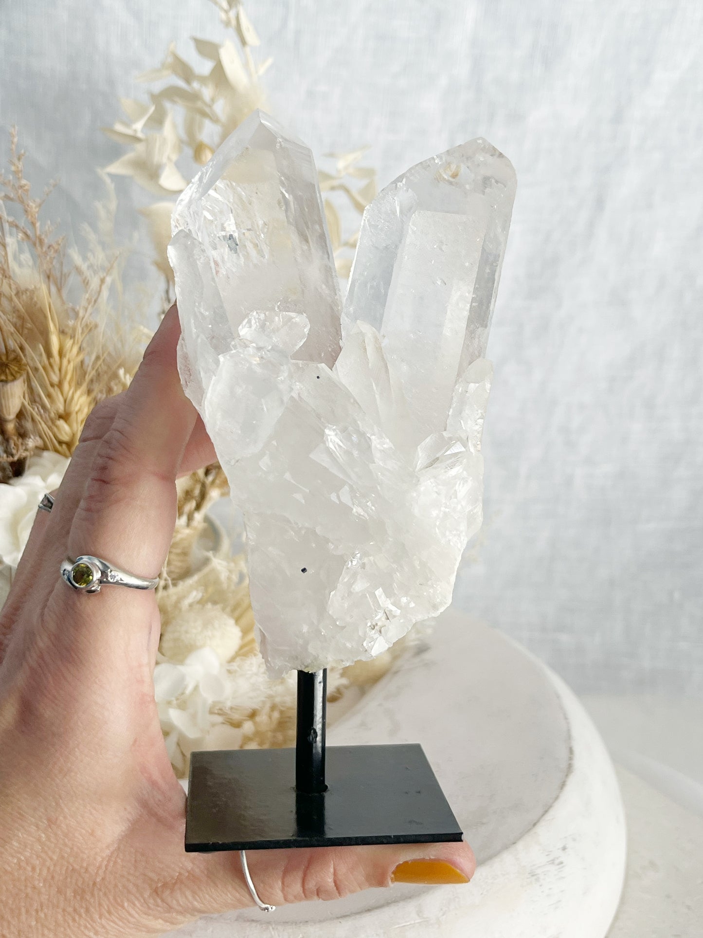CLEAR QUARTZ CLUSTER ON STAND | 101784
