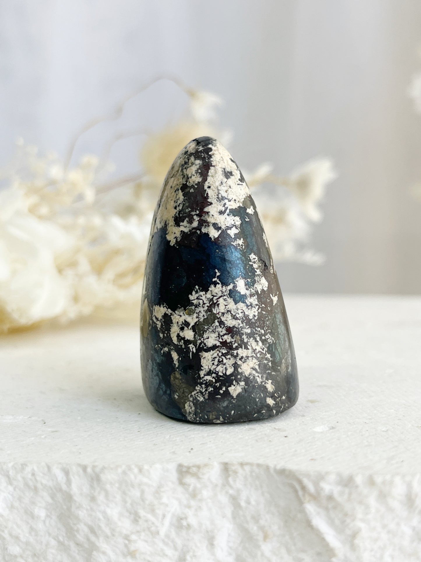 COVELLITE DOME || WITH PYRITE INCLUSIONS 31453