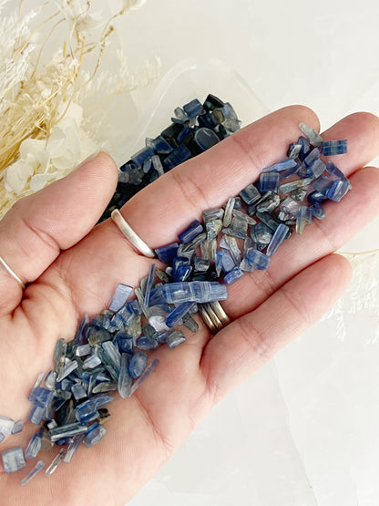 BLUE KYANITE CHIPS || 100G