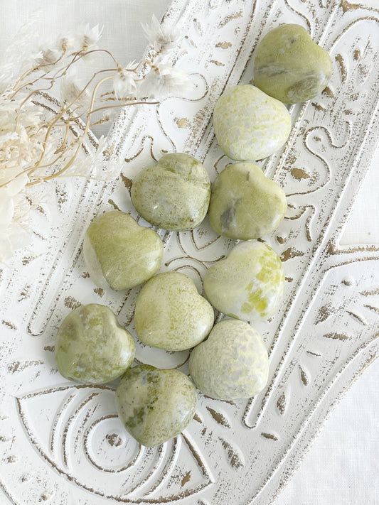 SERPENTINE MINI PUFFY HEART CRYSTALS EMERALD QLD AUSTRALIA 