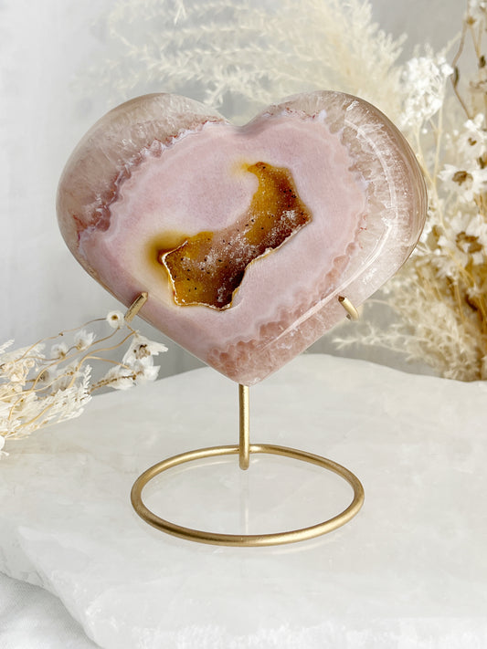 PINK  BROWN AND WHITE DRUZE AGATE HEART CARVING ON STAND AUSTRALIA