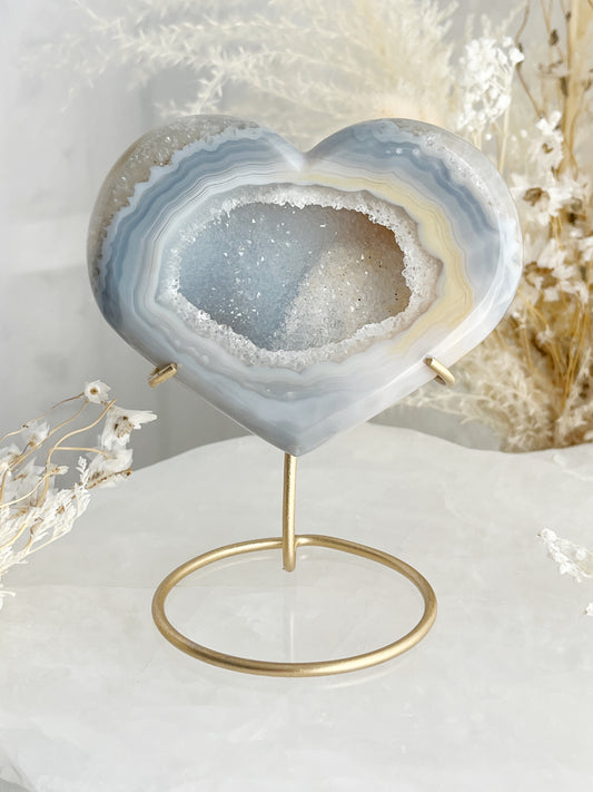BLUE GREY AND WHITE DRUZE AGATE HEART CARVING ON STAND AUSTRALIA