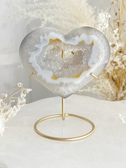 GREY AND WHITE DRUZE AGATE HEART CARVING ON STAND AUSTRALIA
