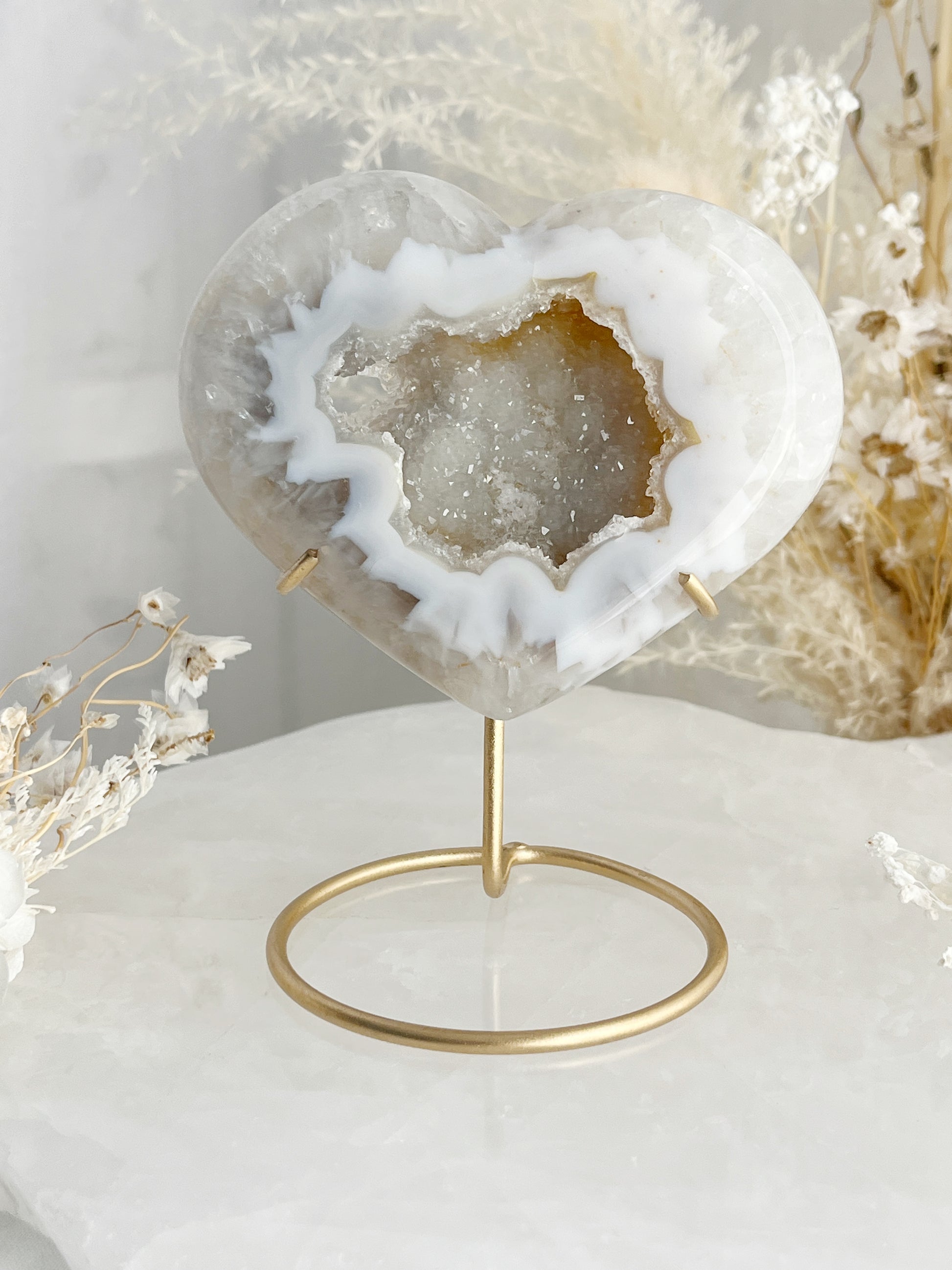 GREY AND WHITE DRUZE AGATE HEART CARVING ON STAND AUSTRALIA