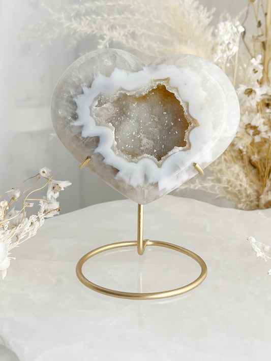 GREY AND WHITE DRUZE AGATE HEART CARVING ON STAND AUSTRALIA