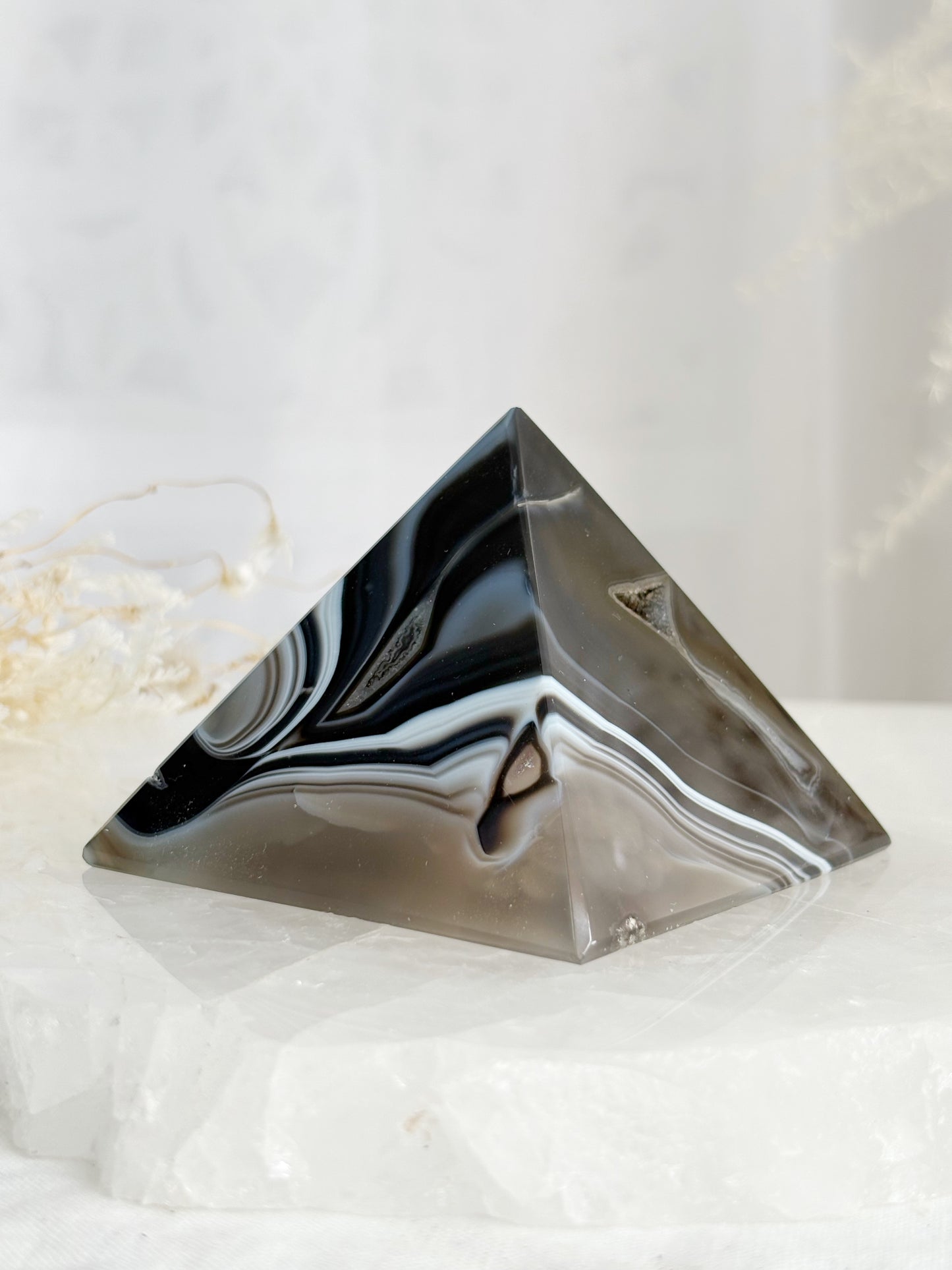 BLACK AGATE PYRAMID || 33144