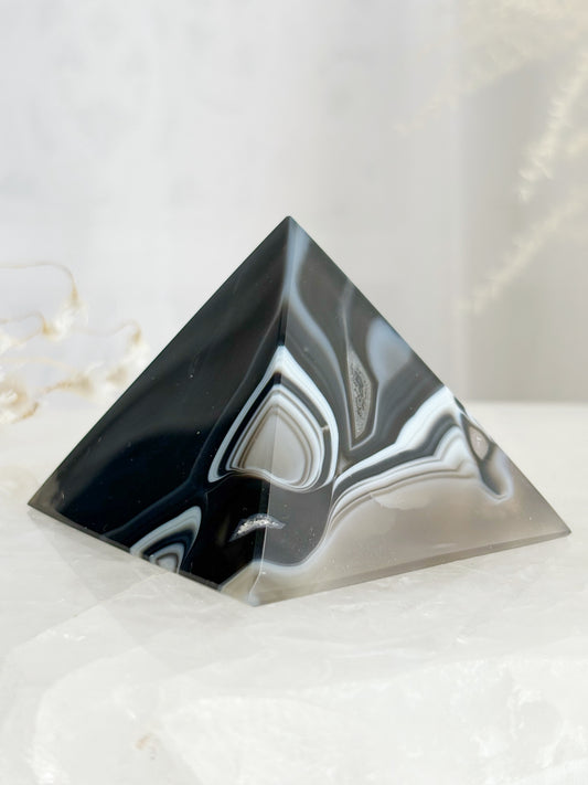 BLACK AGATE PYRAMID || 33144