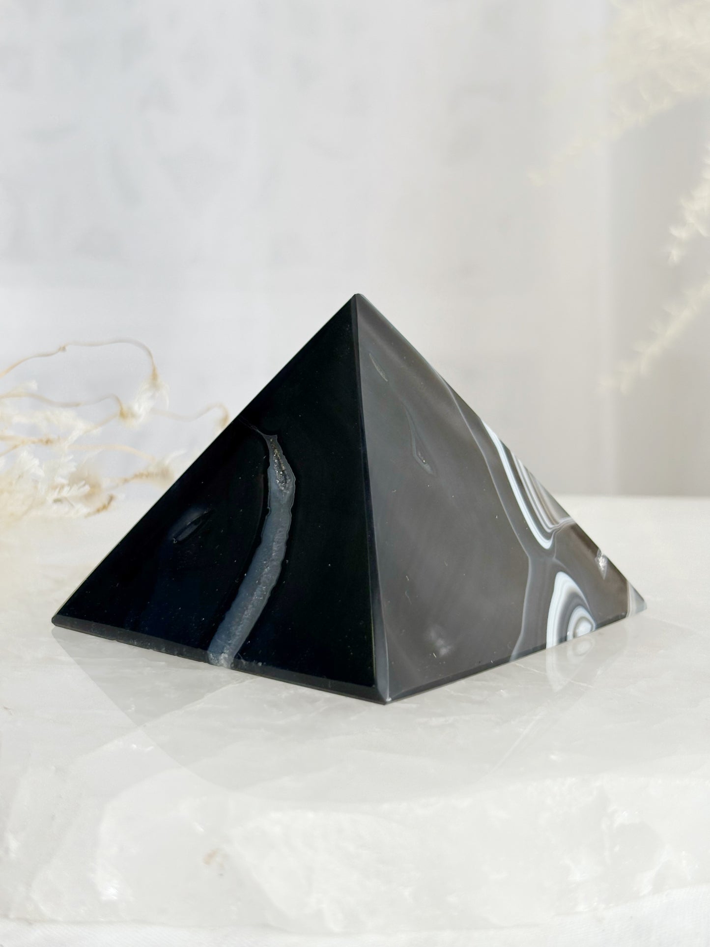 BLACK AGATE PYRAMID || 33144