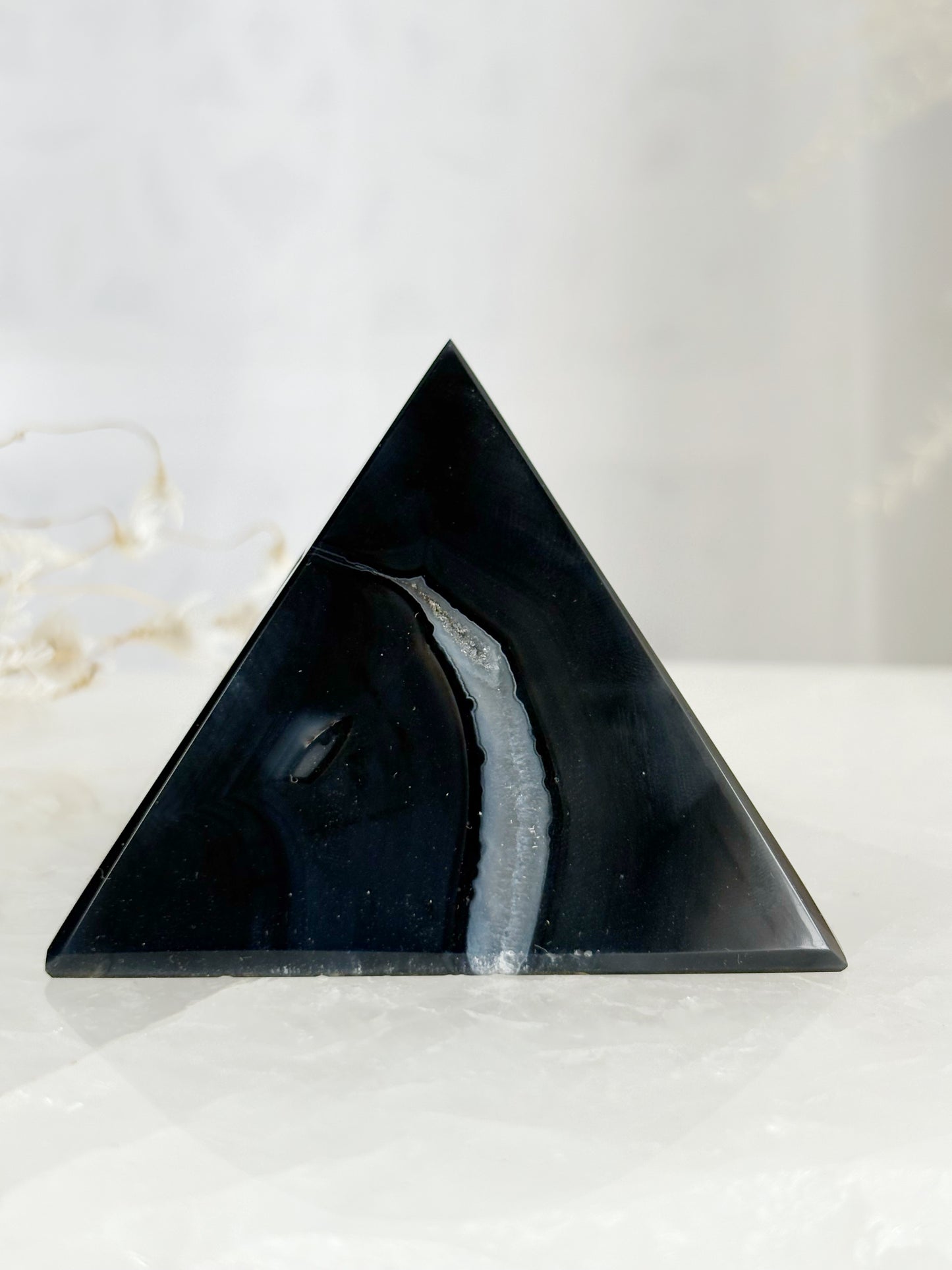 BLACK AGATE PYRAMID || 33144