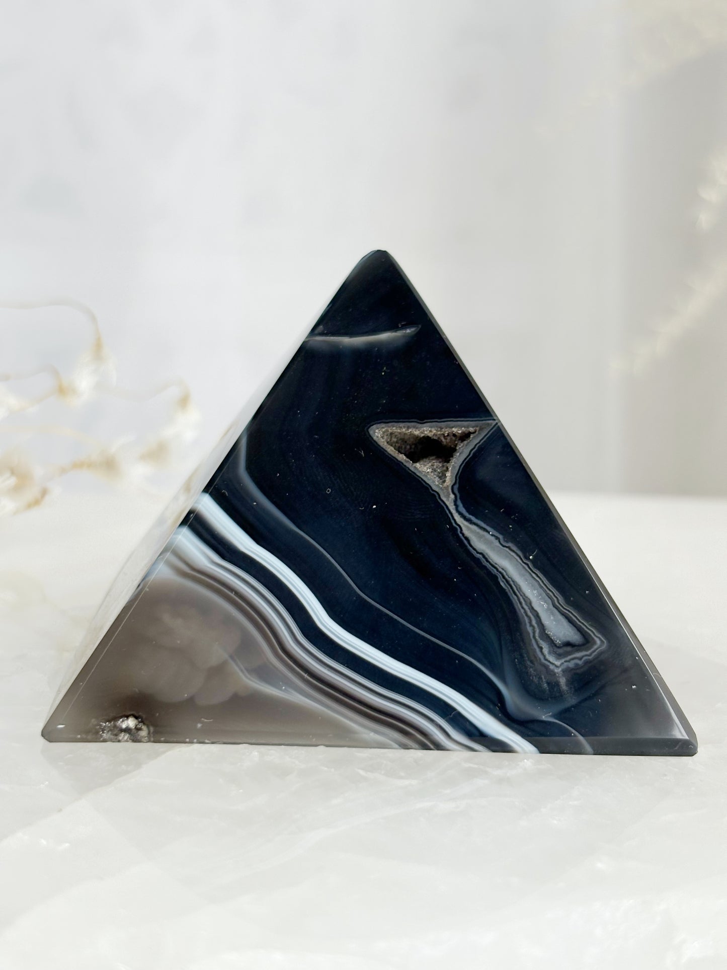BLACK AGATE PYRAMID || 33144