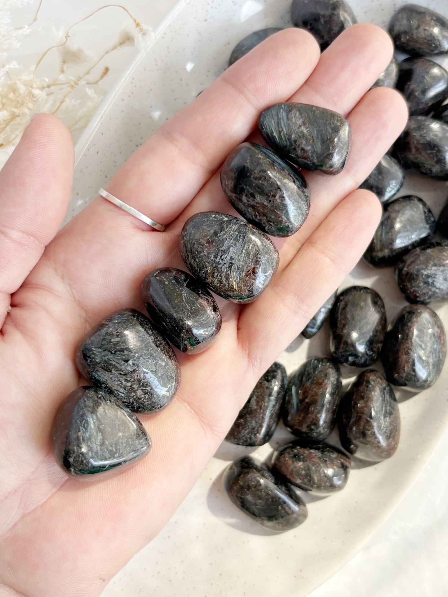 ARFVEDSONITE TUMBLE || INTUITIVELY CHOSEN