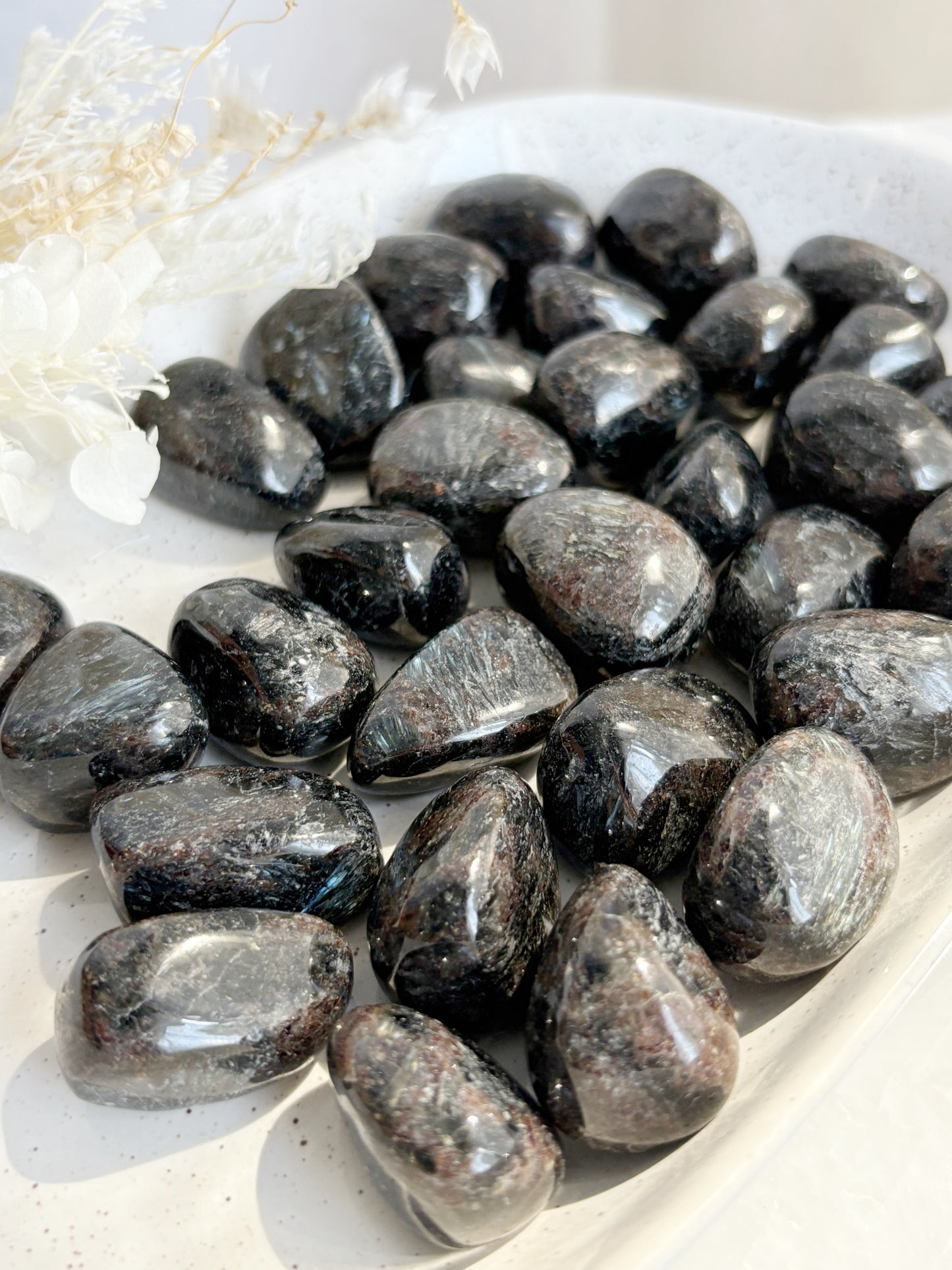 ARFVEDSONITE TUMBLE || INTUITIVELY CHOSEN