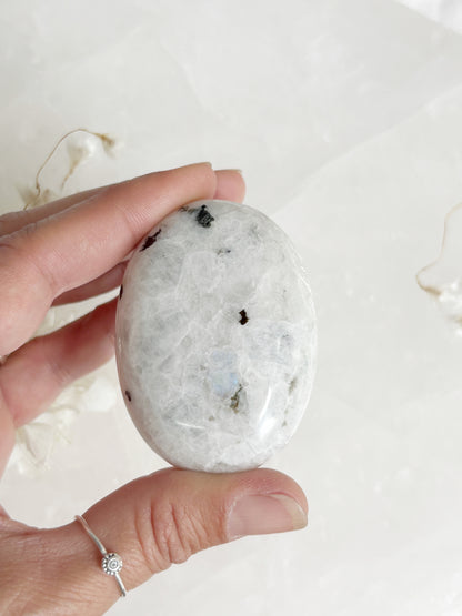 RAINBOW MOONSTONE PALM STONE || RMP02