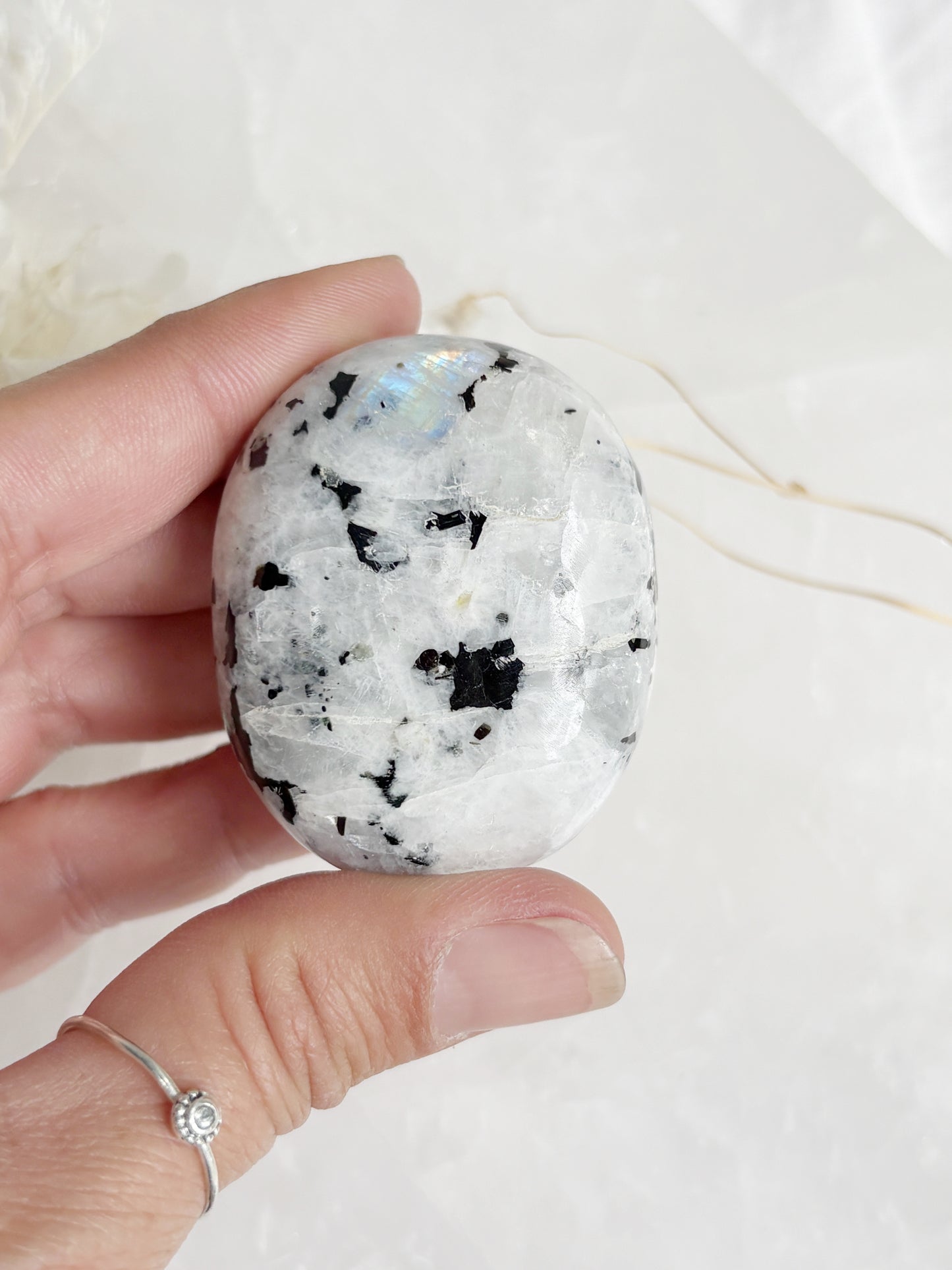 RAINBOW MOONSTONE PALM STONE || RMP05