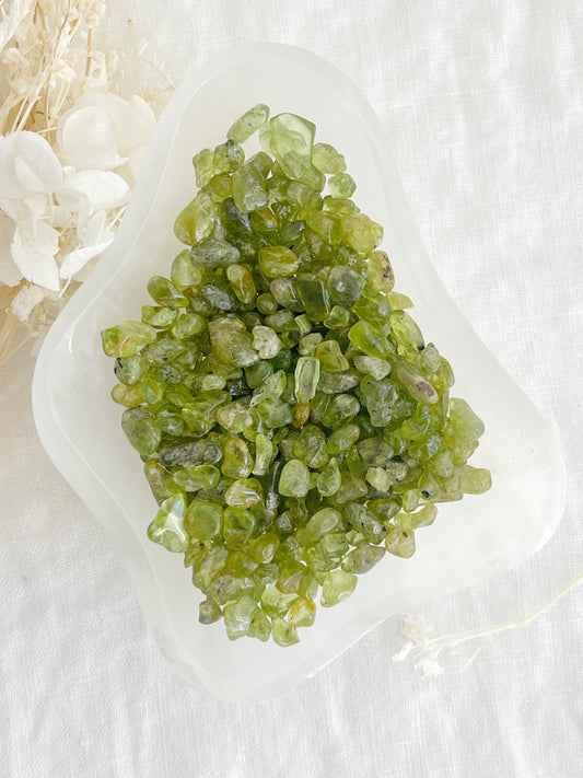 PERIDOT CRYSTAL CHIPS || 100g