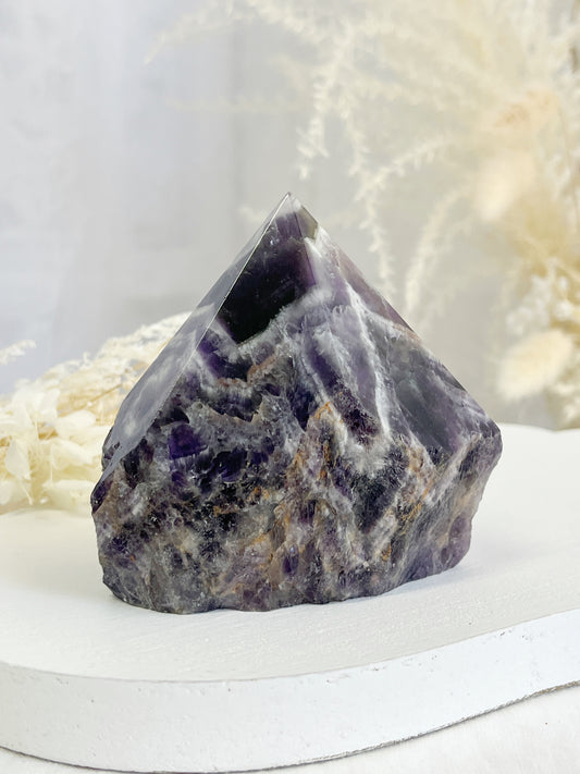 DREAM AMETHYST SEMI POLISHED POINT || 32099