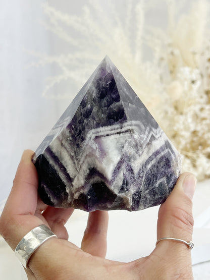 DREAM AMETHYST SEMI POLISHED POINT || 32100