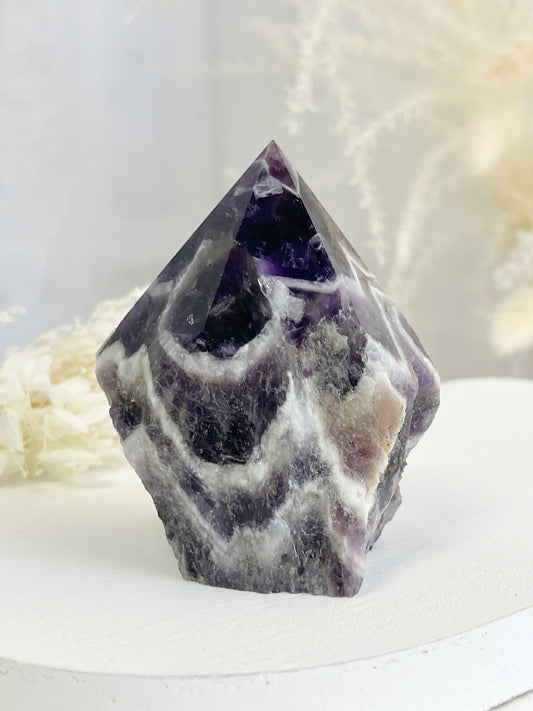 DREAM AMETHYST SEMI POLISHED POINT || 32101
