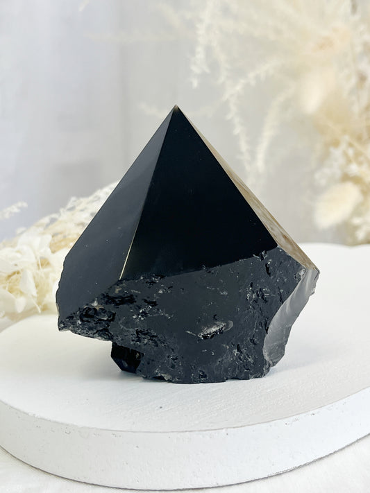 BLACK OBSIDIAN SEMI POLISHED POINT || 32095