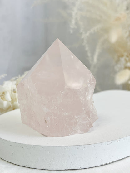 ROSE QUARTZ SEMI POLISHED POINT || 32098