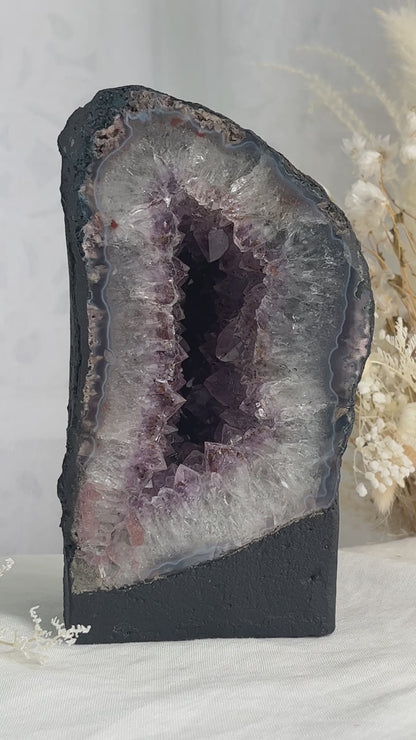 AMETHYST CAVE || 31709